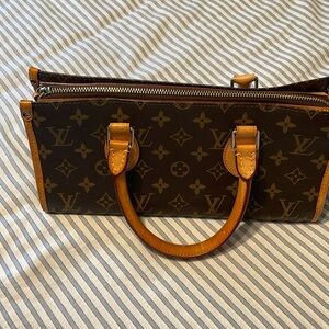 Louis Vuitton sac triangle canvas